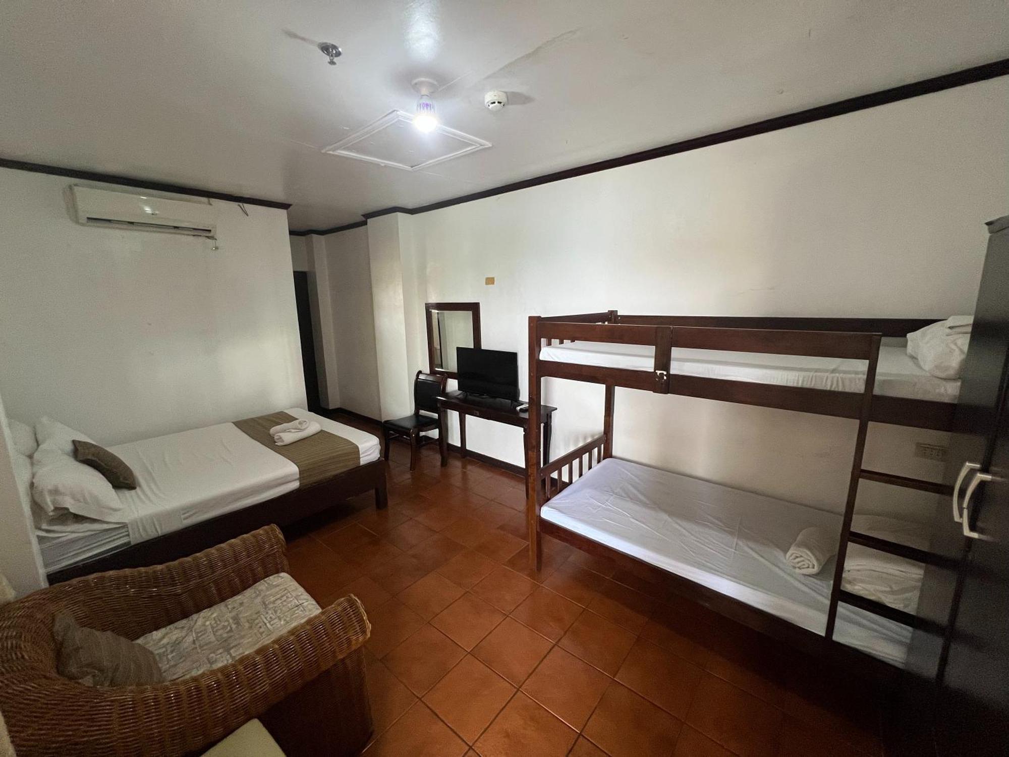 Subiza Beach Resort Olongapo Exterior foto